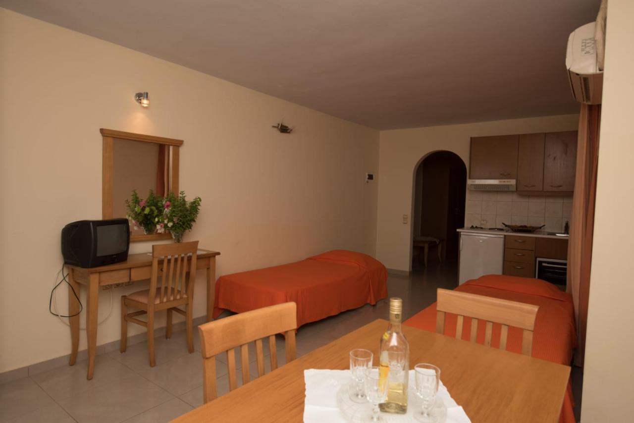 Ionio Star Hotel Koutsourás エクステリア 写真