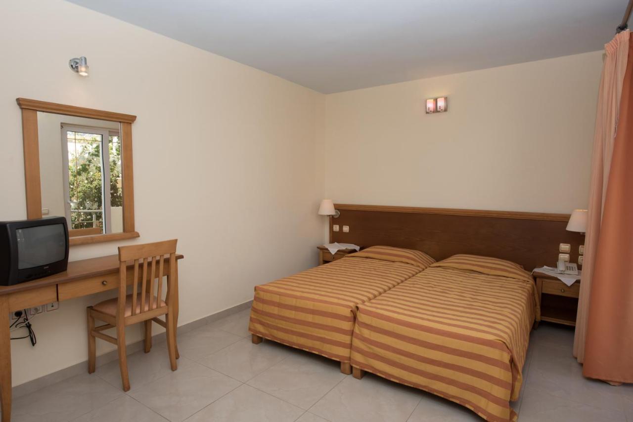 Ionio Star Hotel Koutsourás エクステリア 写真