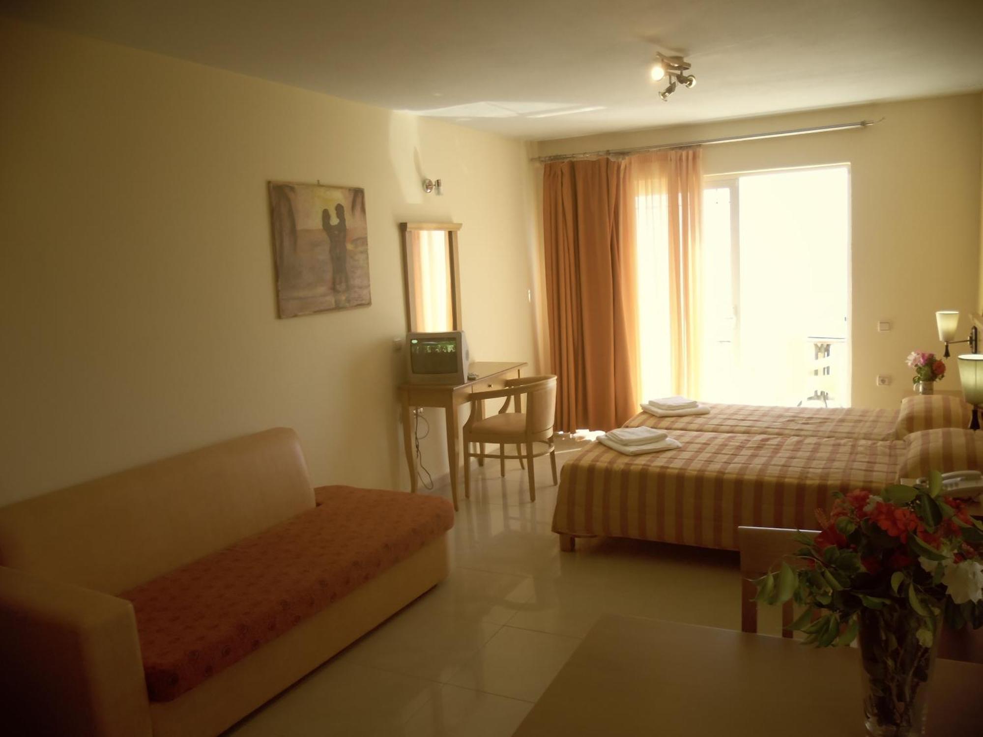 Ionio Star Hotel Koutsourás エクステリア 写真