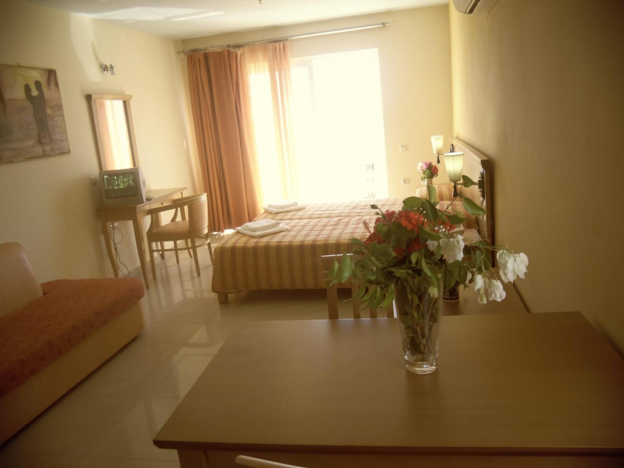 Ionio Star Hotel Koutsourás エクステリア 写真