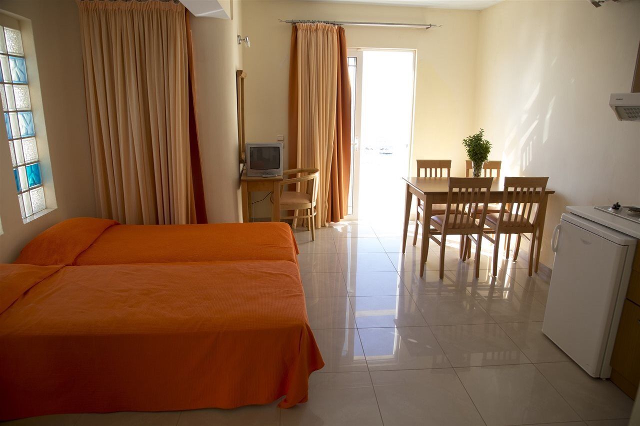 Ionio Star Hotel Koutsourás エクステリア 写真